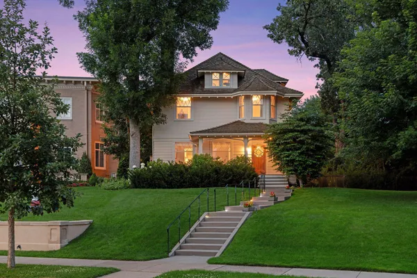 $2,875,000 | 2225 Lake Of The Isles Parkway East, Minneapolis, MN 55405