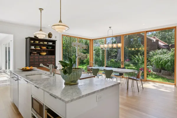 $2,875,000 | 2225 Lake Of The Isles Parkway East, Minneapolis, MN 55405