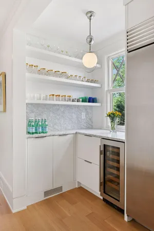 $2,875,000 | 2225 Lake Of The Isles Parkway East, Minneapolis, MN 55405