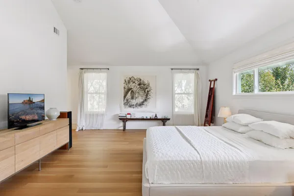 $2,875,000 | 2225 Lake Of The Isles Parkway East, Minneapolis, MN 55405