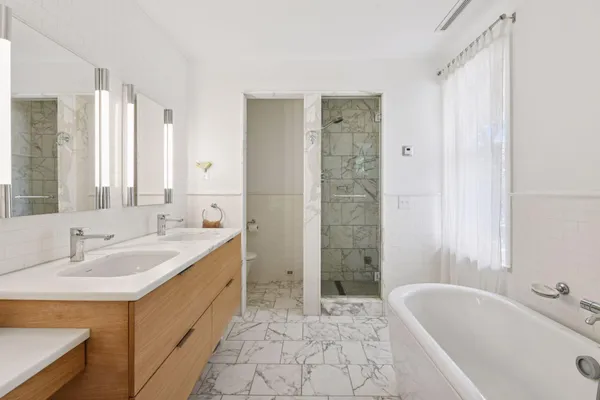 $2,875,000 | 2225 Lake Of The Isles Parkway East, Minneapolis, MN 55405