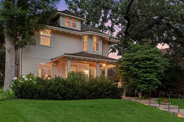 $2,875,000 | 2225 Lake Of The Isles Parkway East, Minneapolis, MN 55405