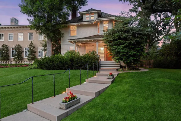 $2,875,000 | 2225 Lake Of The Isles Parkway East, Minneapolis, MN 55405