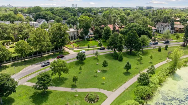 $2,875,000 | 2225 Lake Of The Isles Parkway East, Minneapolis, MN 55405