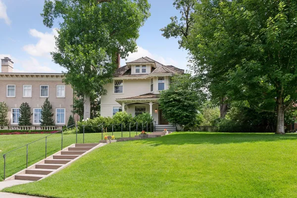 $2,875,000 | 2225 Lake Of The Isles Parkway East, Minneapolis, MN 55405