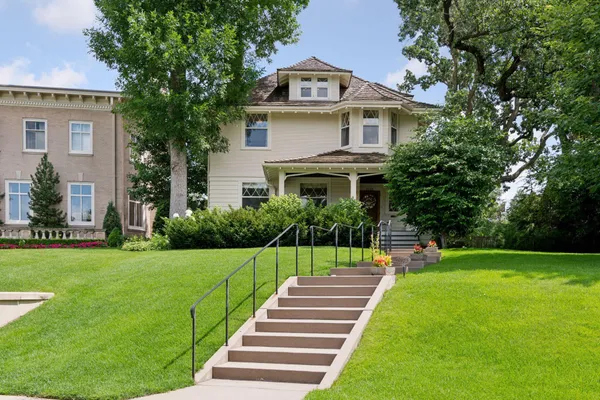 $2,875,000 | 2225 Lake Of The Isles Parkway East, Minneapolis, MN 55405