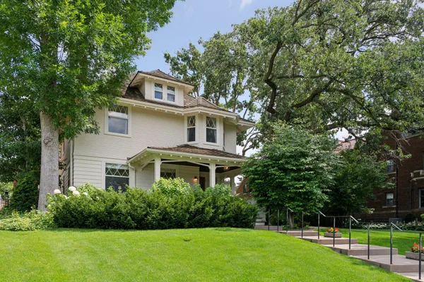 $2,875,000 | 2225 Lake Of The Isles Parkway East, Minneapolis, MN 55405