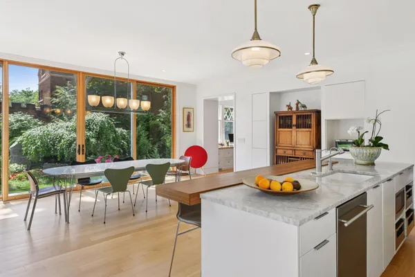 $2,875,000 | 2225 Lake Of The Isles Parkway East, Minneapolis, MN 55405