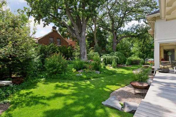 $2,875,000 | 2225 Lake Of The Isles Parkway East, Minneapolis, MN 55405