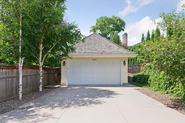 $2,875,000 | 2225 Lake Of The Isles Parkway East, Minneapolis, MN 55405