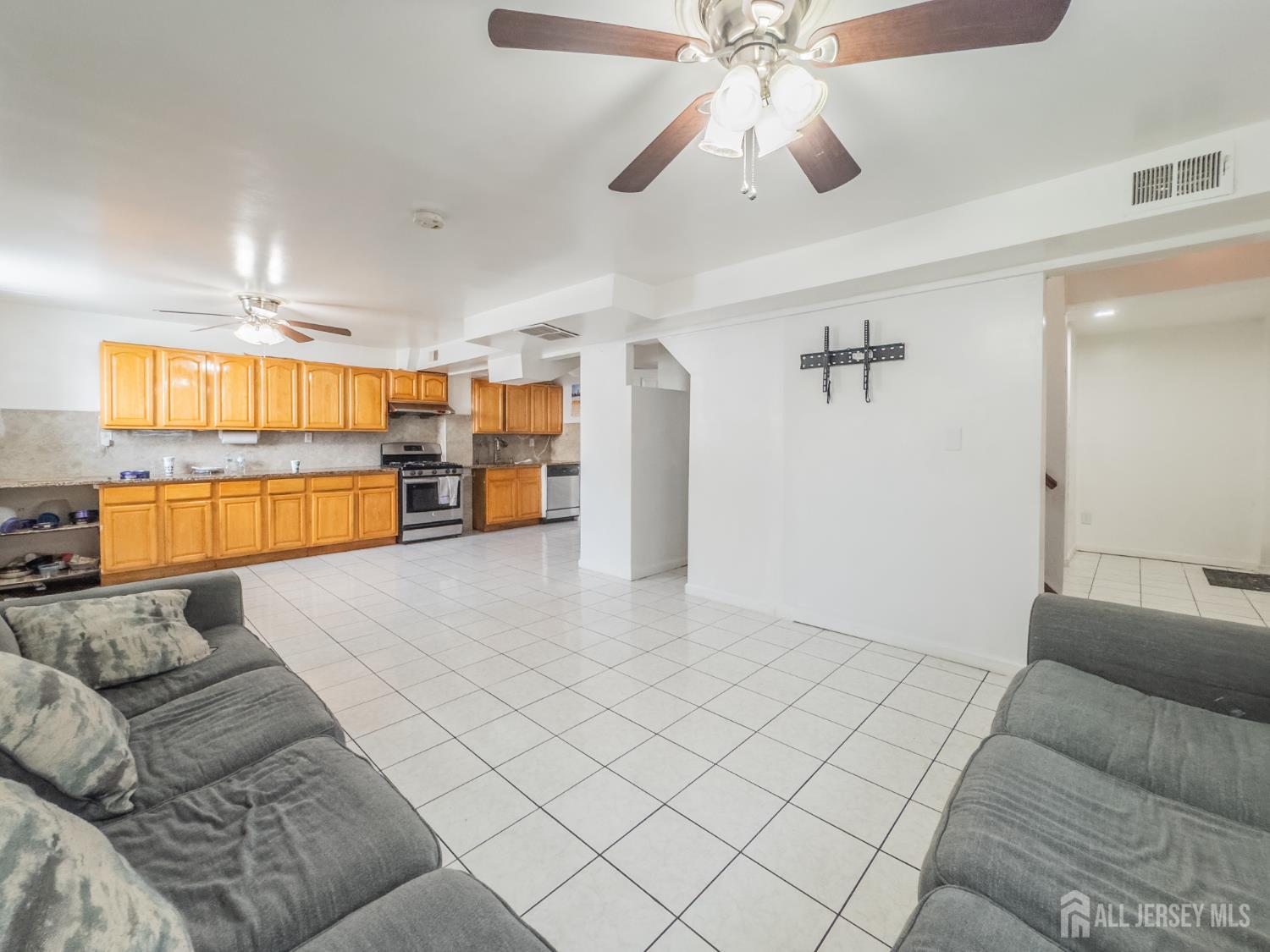 105 R Lowell Street Carteret, NJ 07008 - Photo 10 of 18