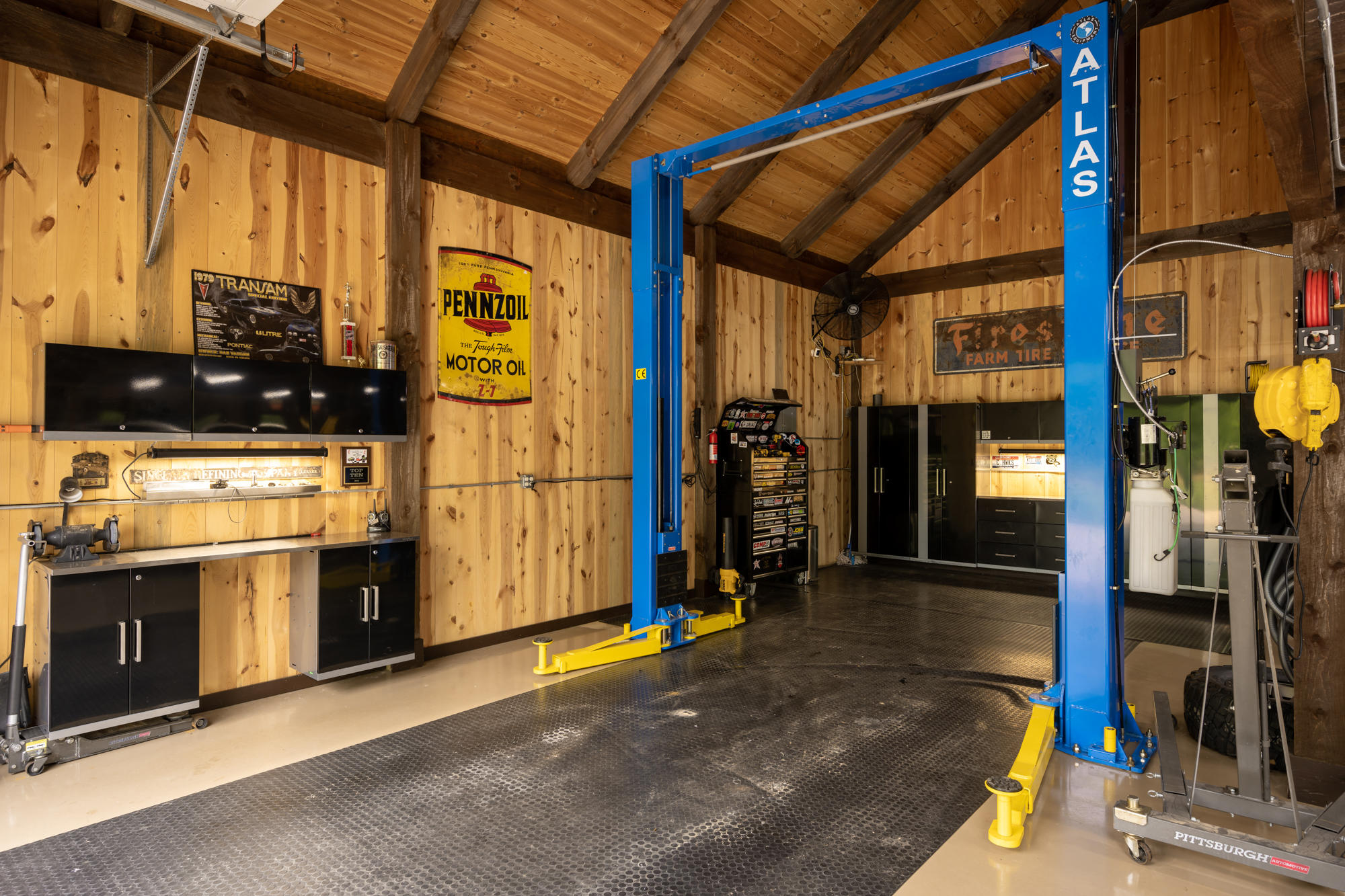 10905 East Brainerd Road Apison, TN 37302 - Photo 54 of 79 Garage