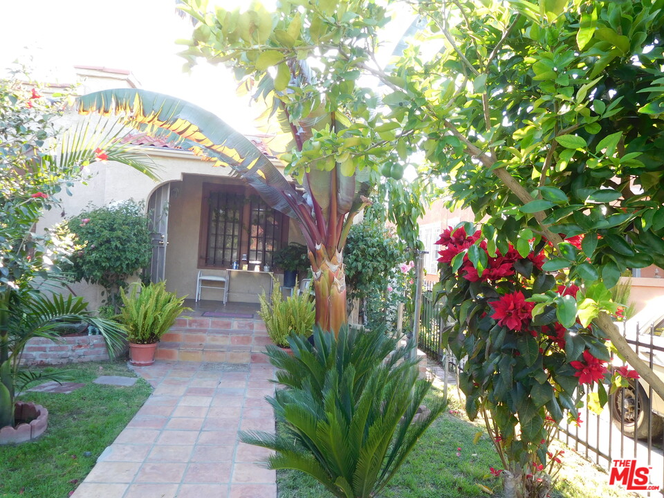 2841 Wellington Road Los Angeles, CA 90016 - Photo 2 of 36 Gallery Image 2
