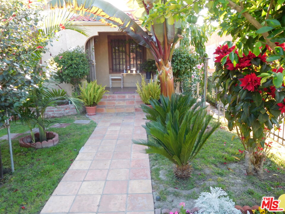 2841 Wellington Road Los Angeles, CA 90016 - Photo 3 of 36 Gallery Image 3