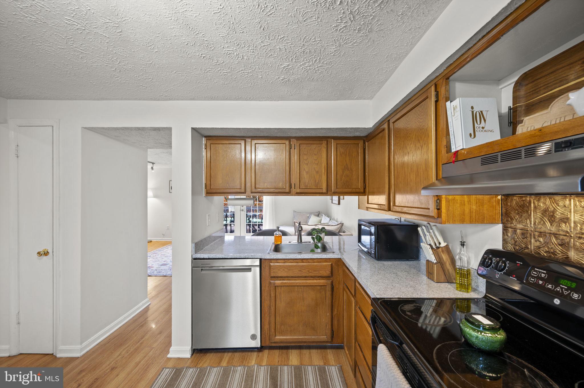 1492 Dockside Court Frederick, MD 21701 - Photo 3 of 43 kitchen looking into living room