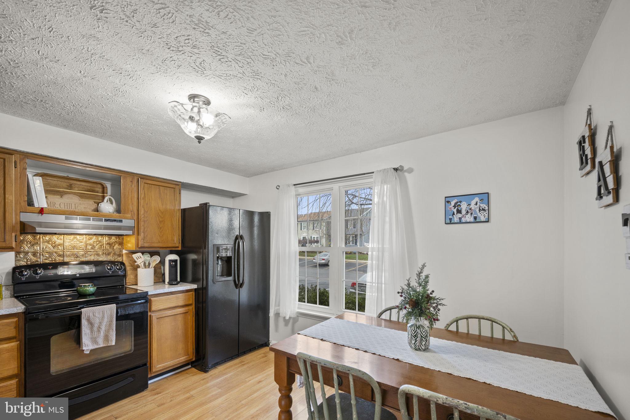 1492 Dockside Court Frederick, MD 21701 - Photo 4 of 43 table space in kitchen