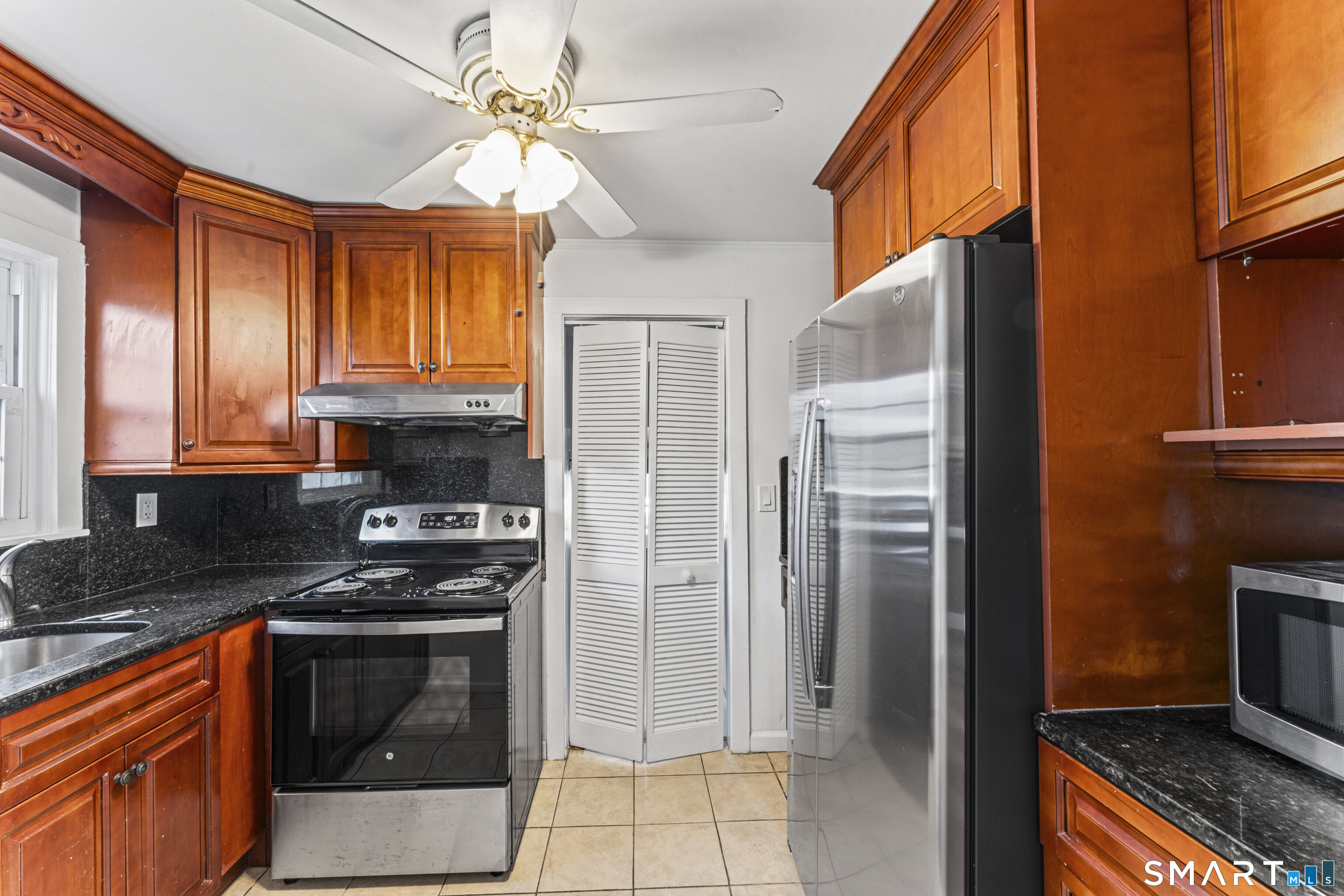 167 Hollow Tree Ridge Road Darien, CT 06820 - Photo 20 of 38 a kitchen with stainless steel appliances granite countertop a stove a refrigerator and a sink