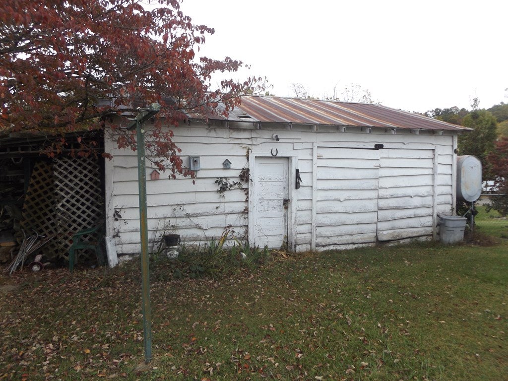 210 State Rte T 1007 Fries, VA 24330 - Photo 23 of 24 Gallery Image 23
