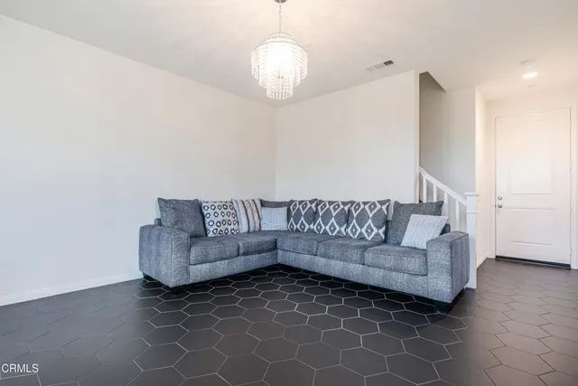 $665,000 | 344 Campbell Court, Santa Paula, CA 93060