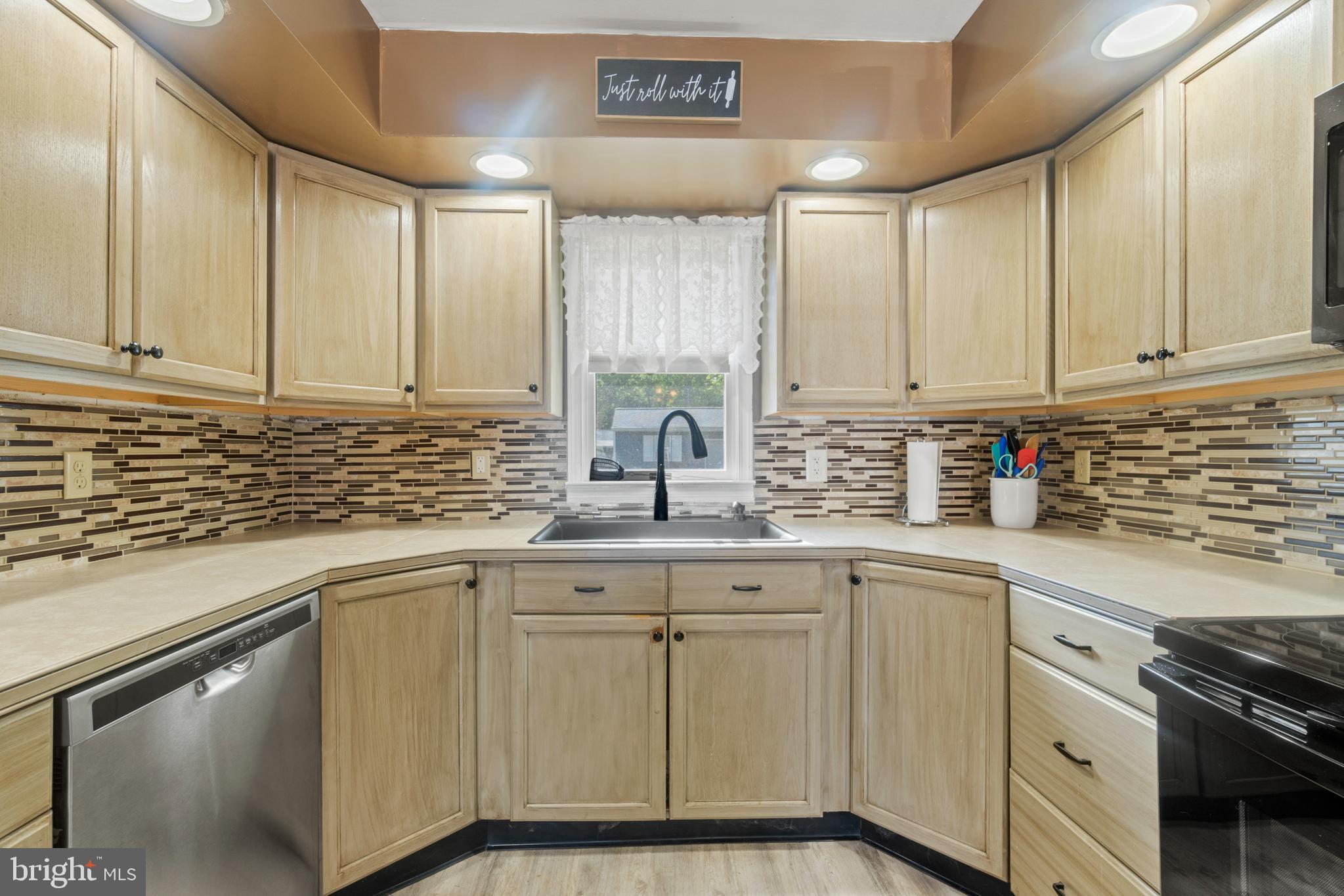 8393 Lockwood Road Pasadena, MD 21122 - Photo 12 of 39 Gallery Image 12