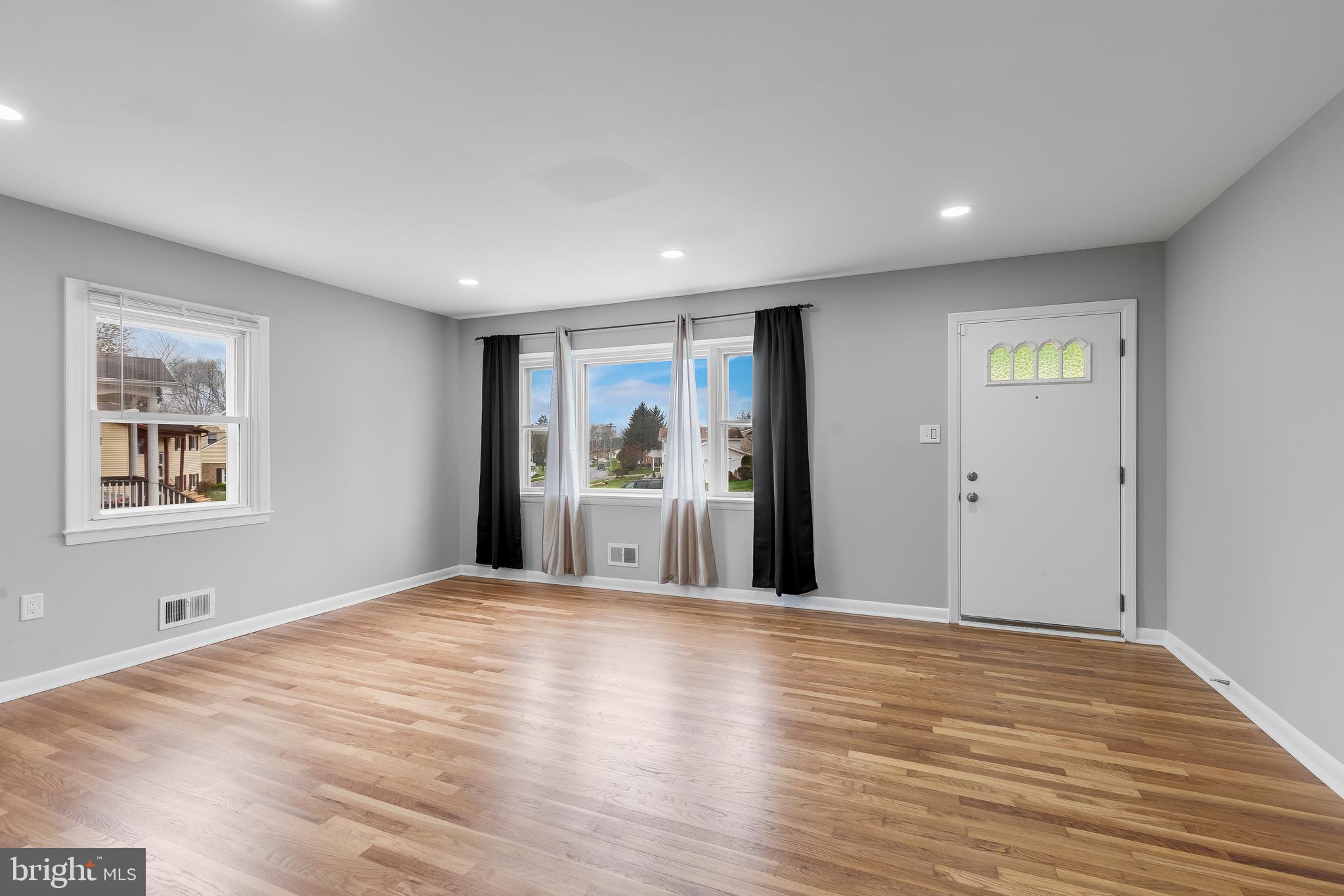 1324 Denbright Road Catonsville, MD 21228 - Photo 3 of 31