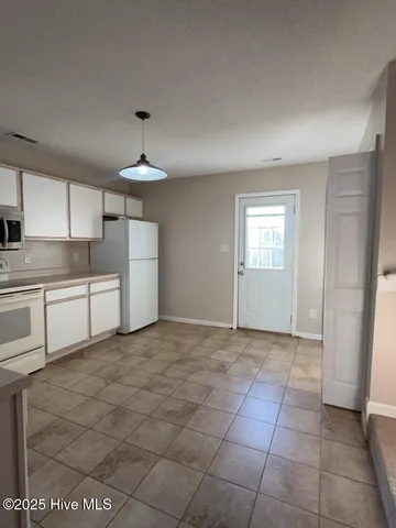 $1,100 | 809 Timberlake Trail, Jacksonville, NC 28546