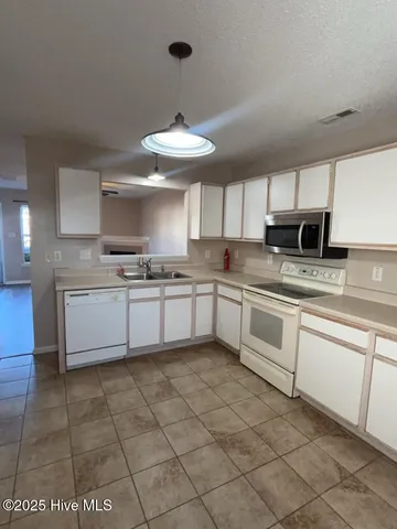 $1,100 | 809 Timberlake Trail, Jacksonville, NC 28546