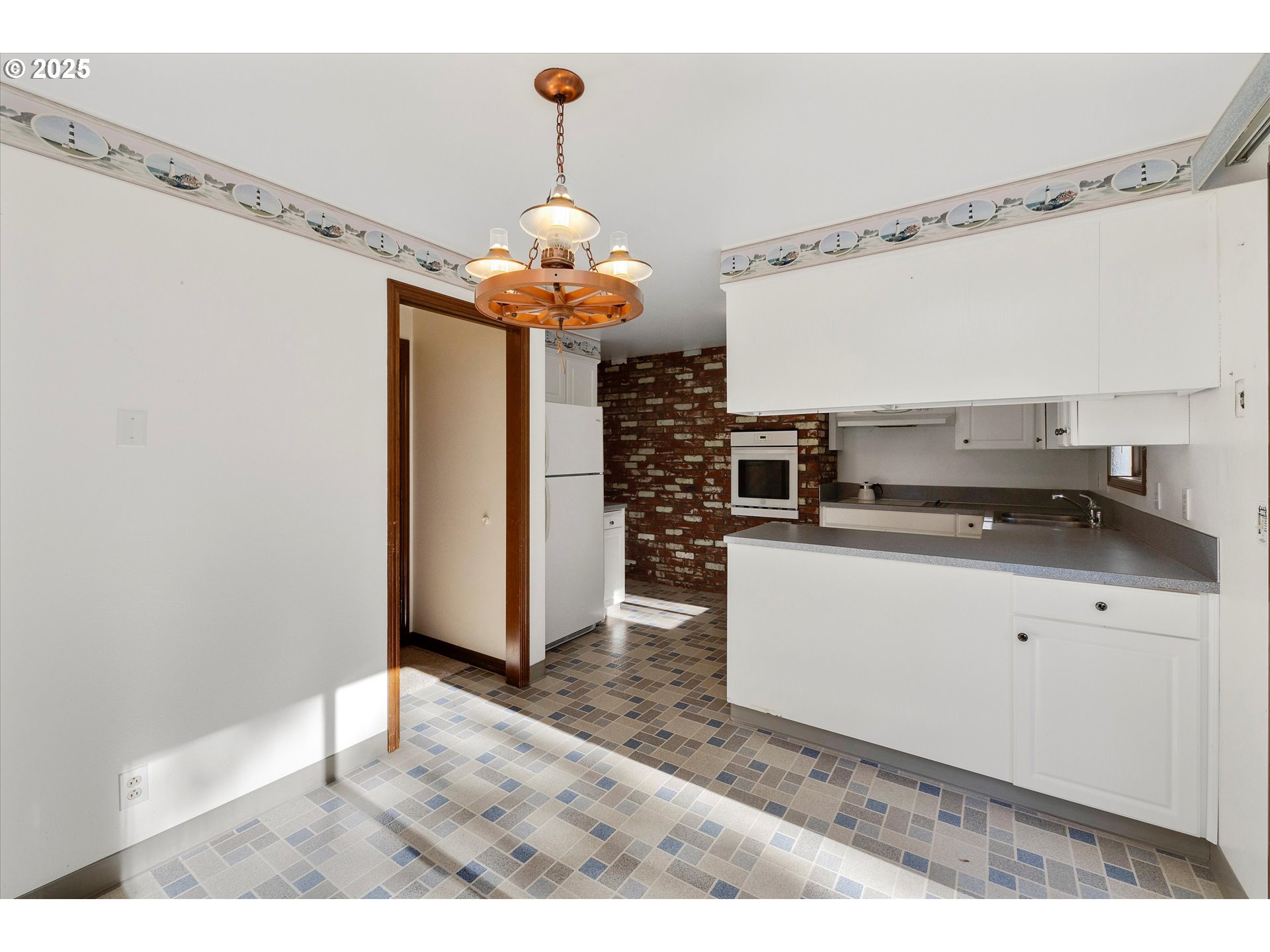 22565 South Penman Road Oregon City, OR 97045 - Photo 13 of 45 Kitchen/Nook