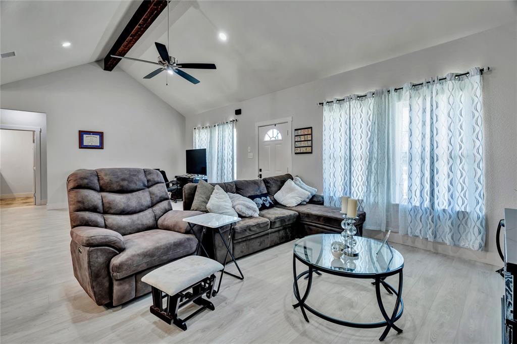 108 Dexter Lane Poolville, TX 76487 - Photo 5 of 25
