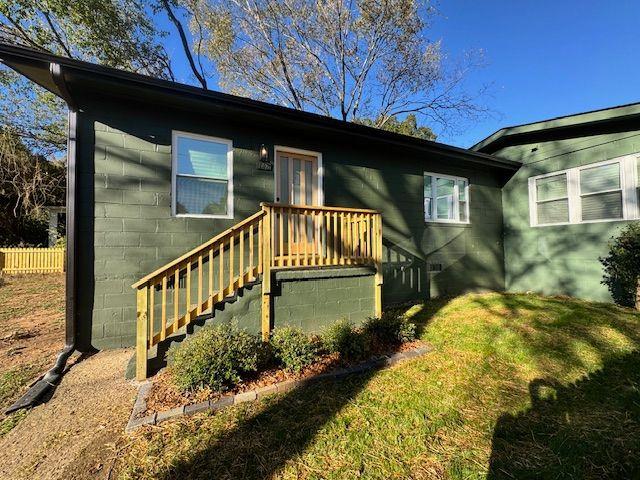 148 Bixby Terrace Southeast Atlanta, GA 30317 - Photo 2 of 19 a front view of a house with a yard
