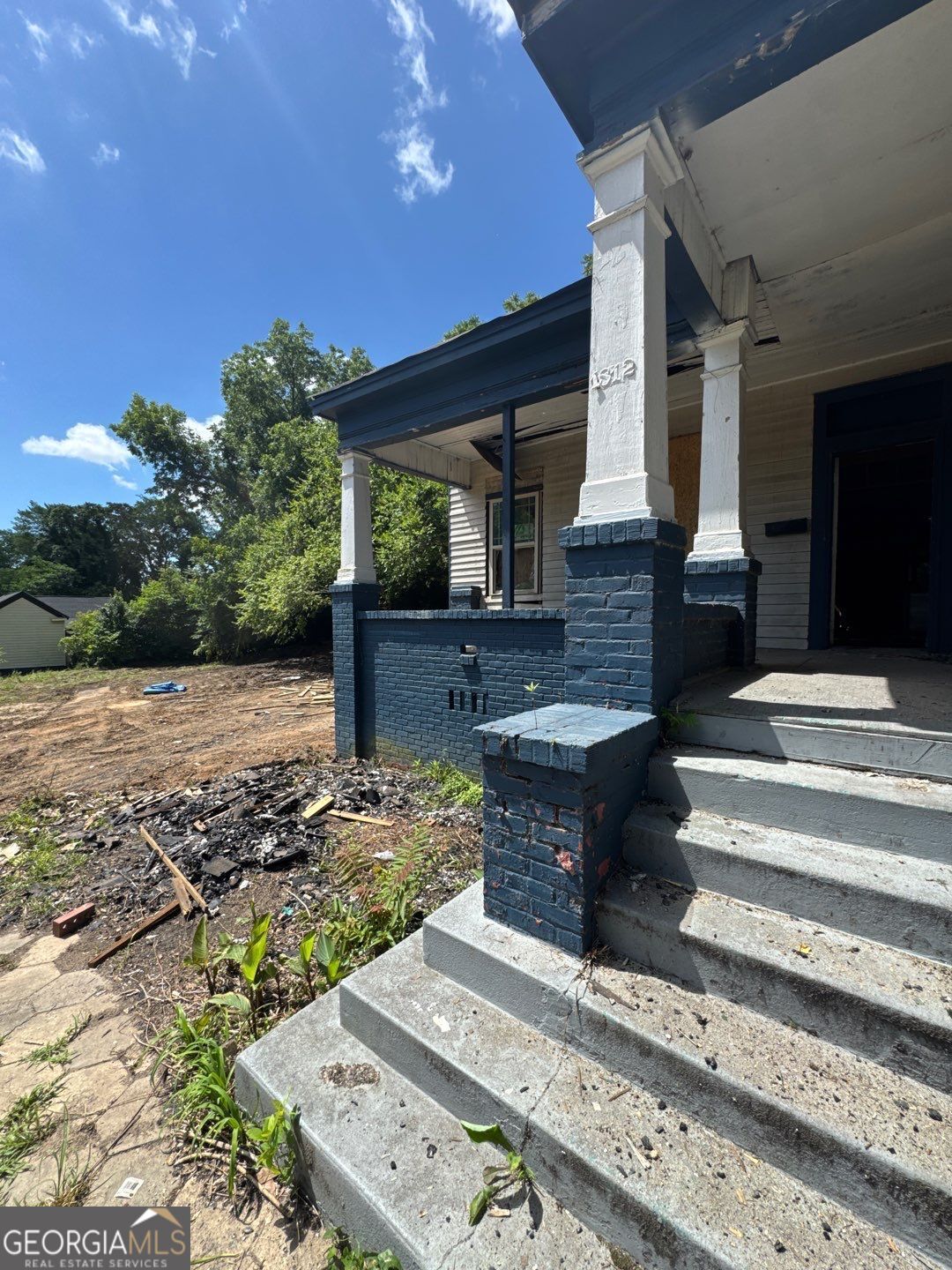 1812 5th Avenue West Macon, GA 31201 - Photo 3 of 22 a front view of a house with a garden