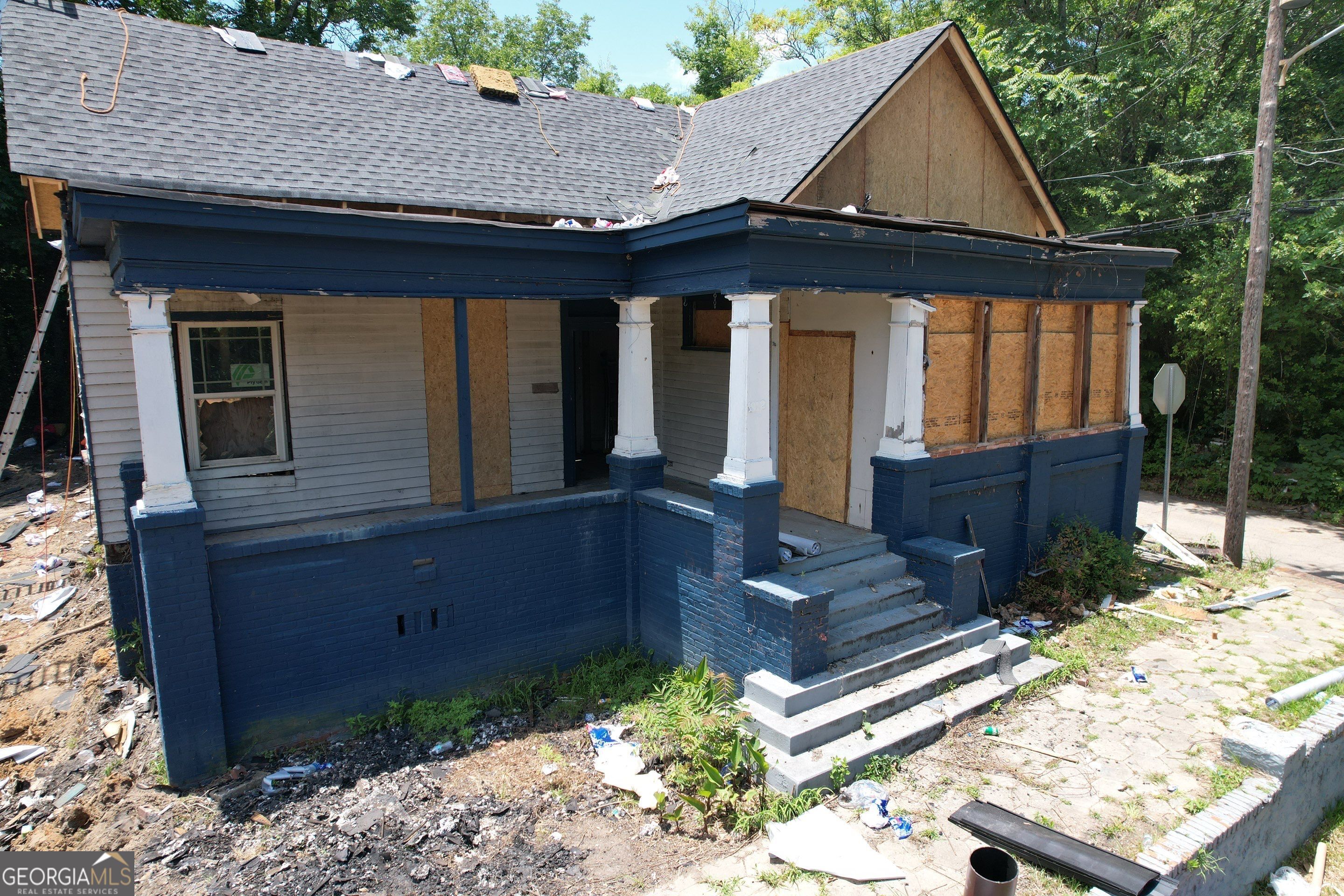 1812 5th Avenue West Macon, GA 31201 - Photo 7 of 22 a front view of a house with a yard