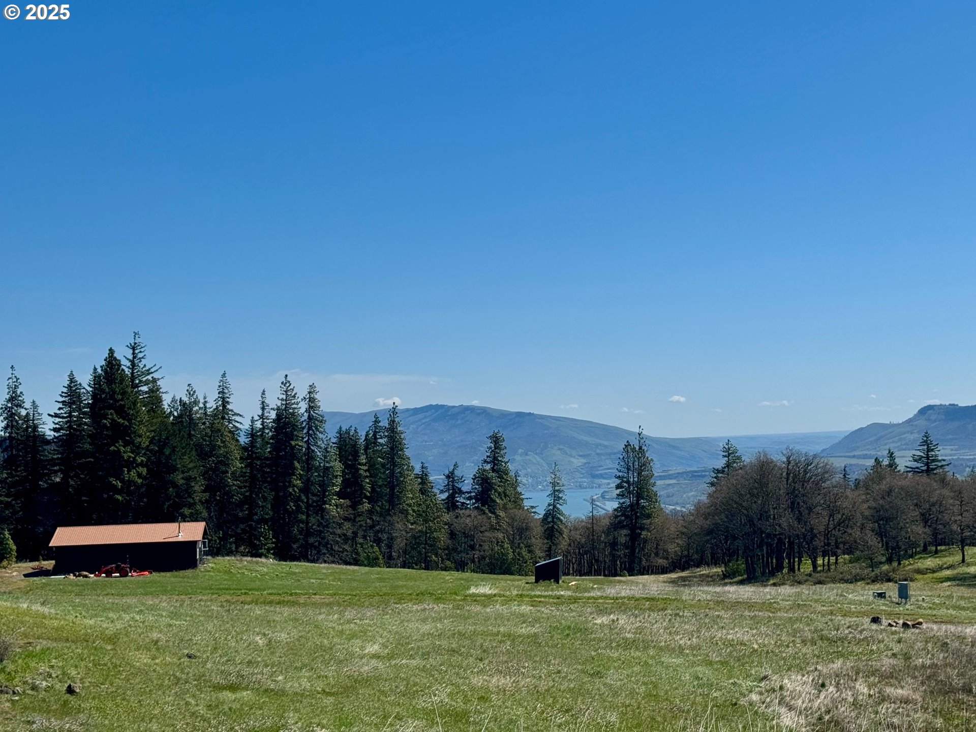 250 Courtney Road White Salmon, WA 98672 - Photo 3 of 27 Gallery Image 3