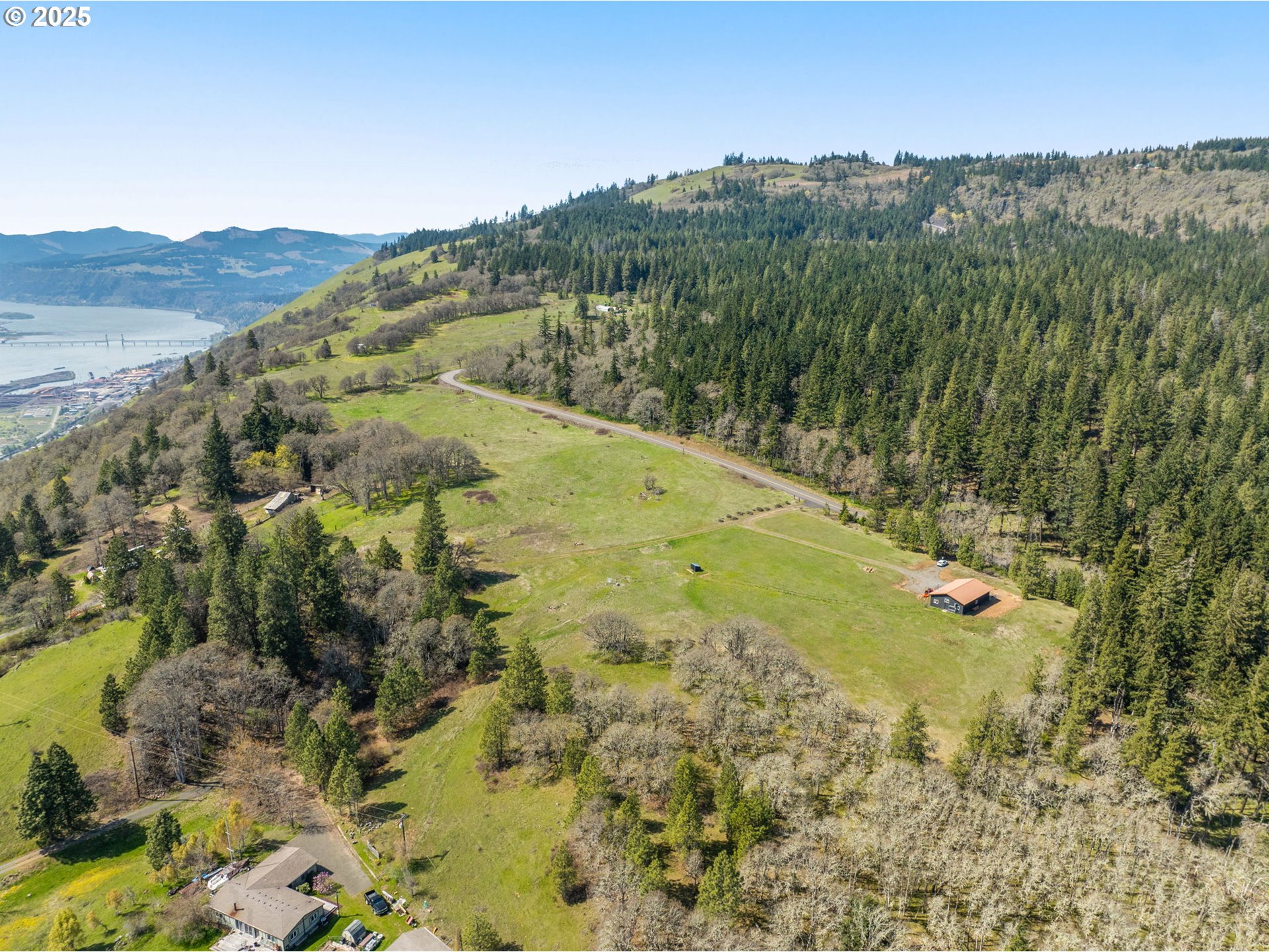 250 Courtney Road White Salmon, WA 98672 - Photo 7 of 27 Gallery Image 7