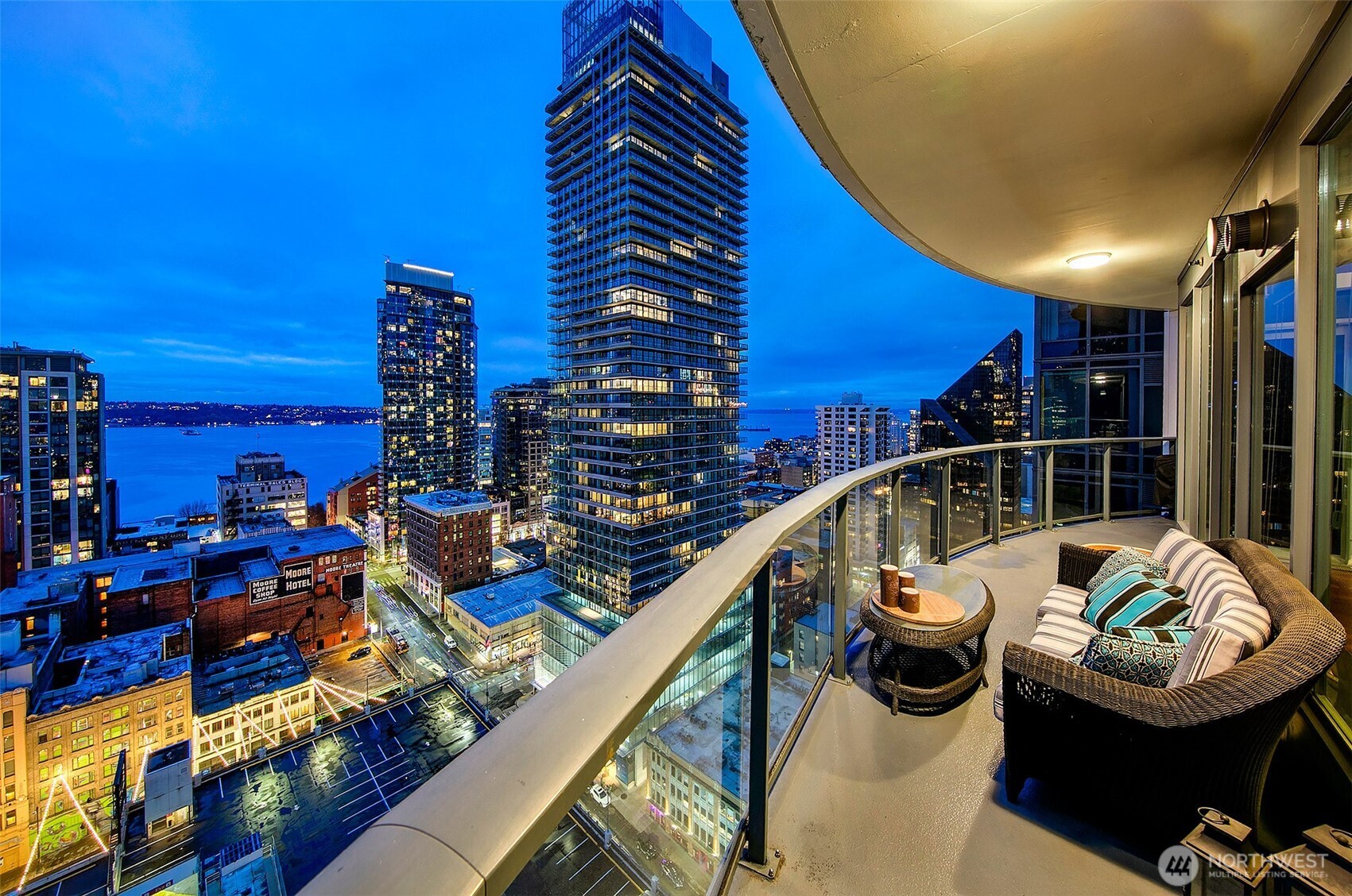 1920 4th Avenue, Unit 2303 Seattle, WA 98101 - Photo 4 of 40