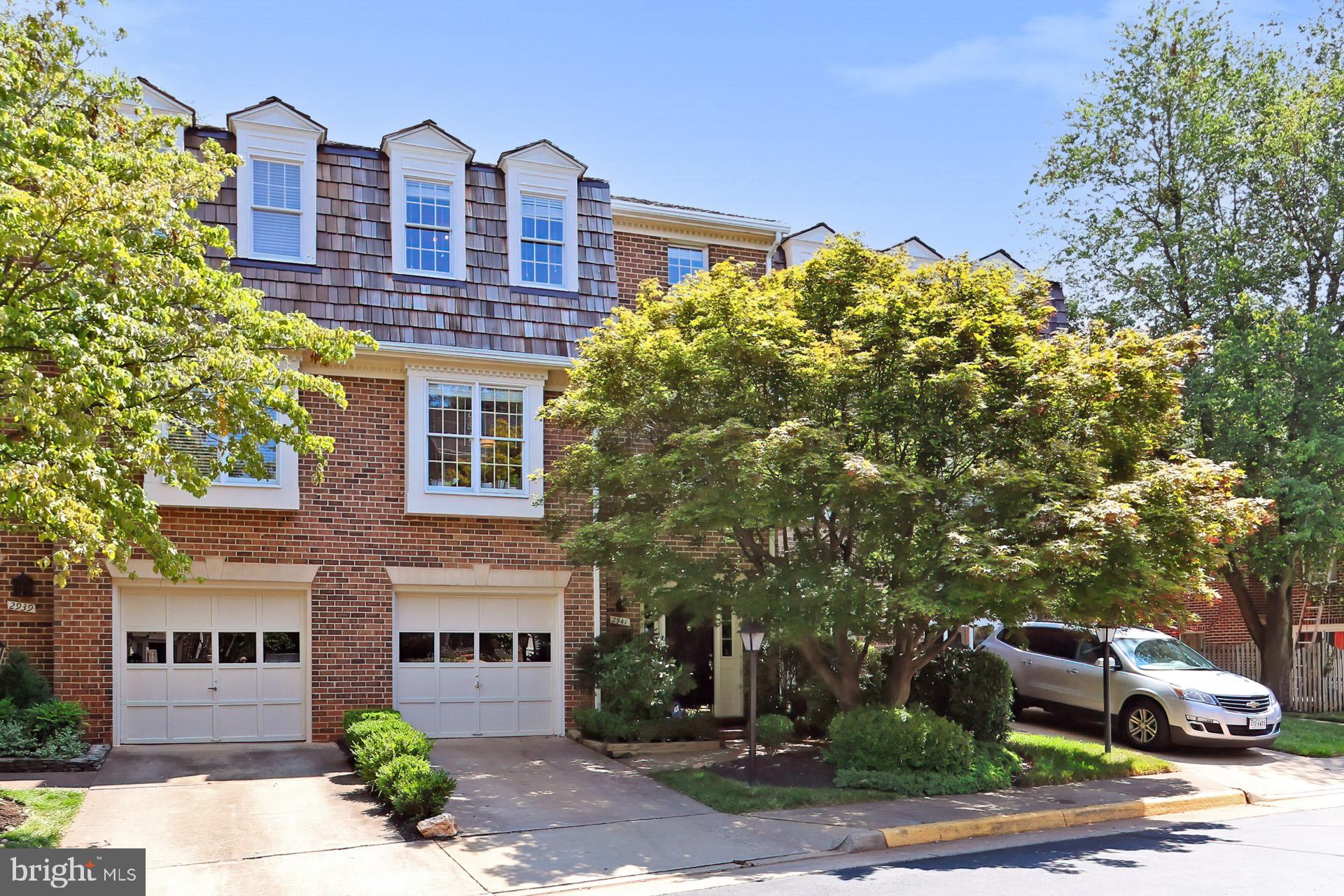 2941 Oakborough Square Oakton, VA 22124 - Photo 1 of 38