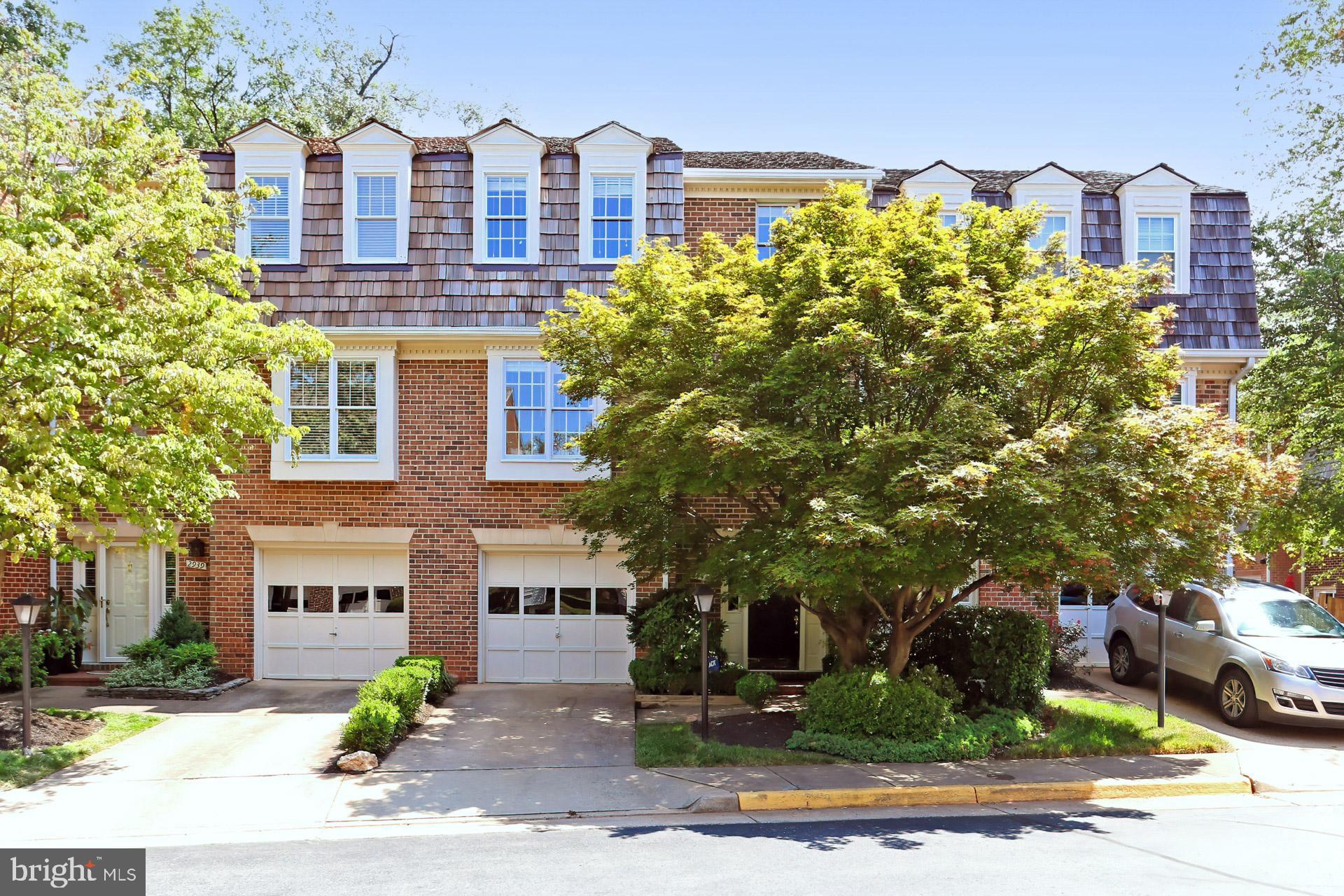 2941 Oakborough Square Oakton, VA 22124 - Photo 2 of 38