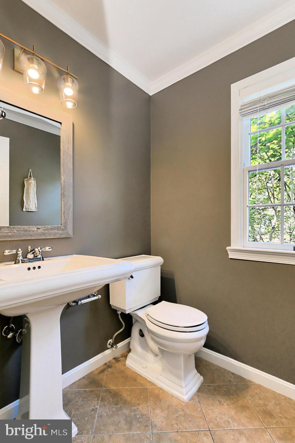 2941 Oakborough Square Oakton, VA 22124 - Photo 20 of 38
