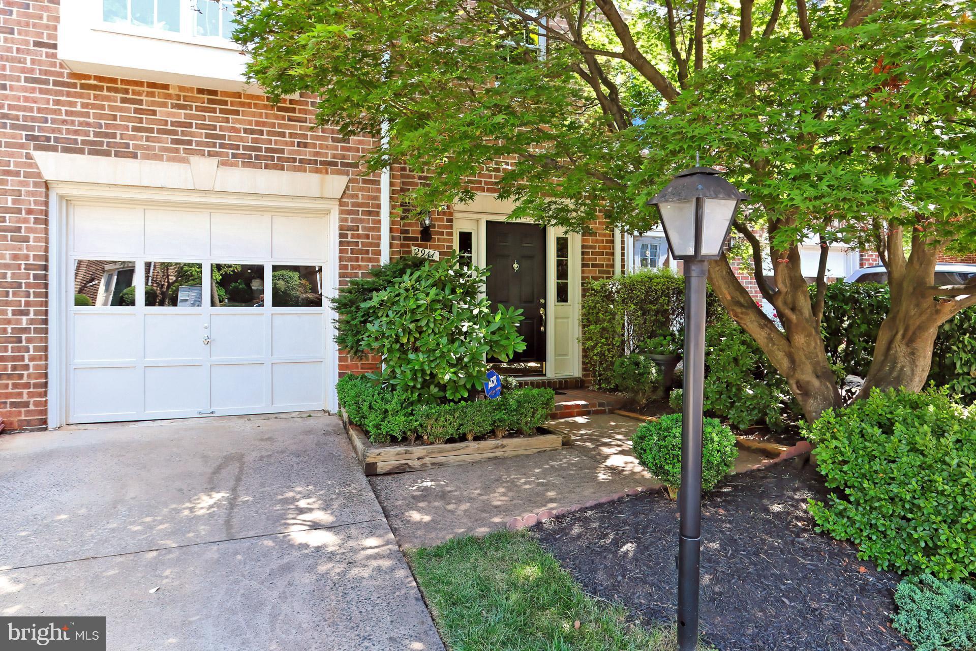 2941 Oakborough Square Oakton, VA 22124 - Photo 3 of 38