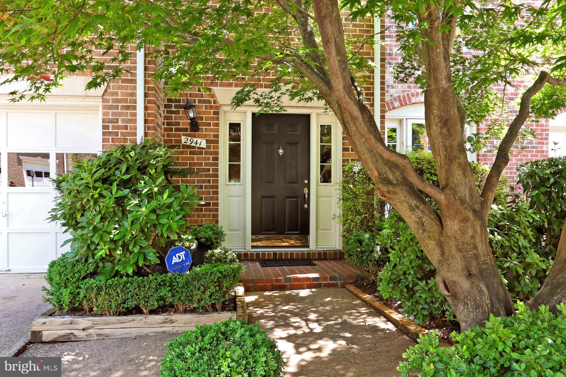 2941 Oakborough Square Oakton, VA 22124 - Photo 4 of 38
