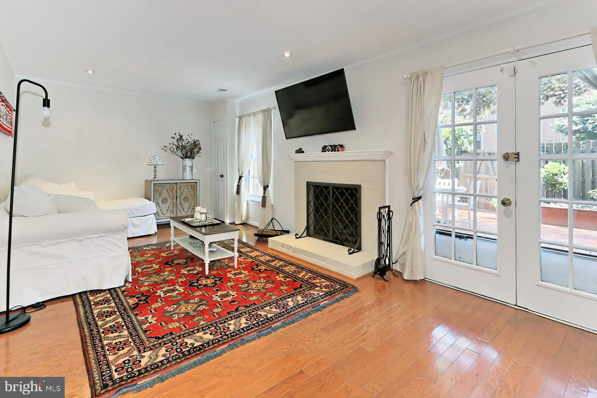2941 Oakborough Square Oakton, VA 22124 - Photo 31 of 38