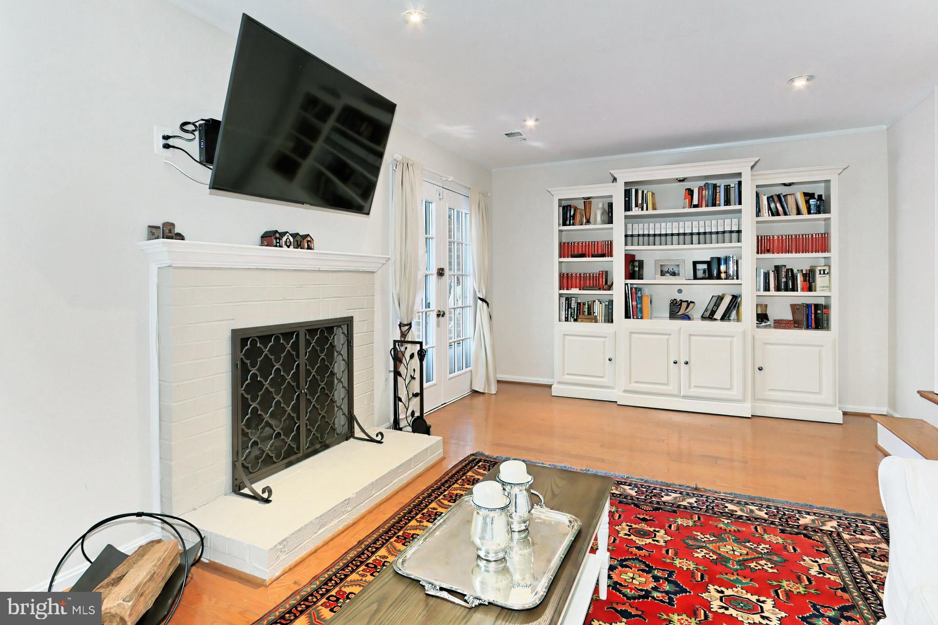 2941 Oakborough Square Oakton, VA 22124 - Photo 33 of 38