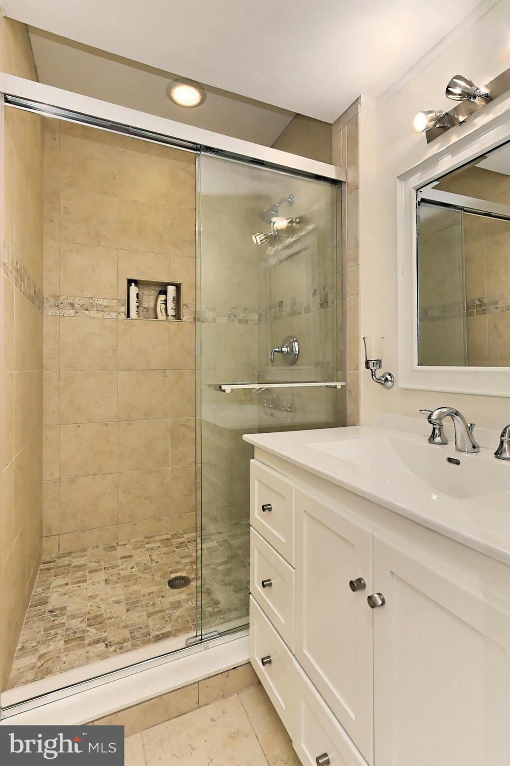 2941 Oakborough Square Oakton, VA 22124 - Photo 34 of 38