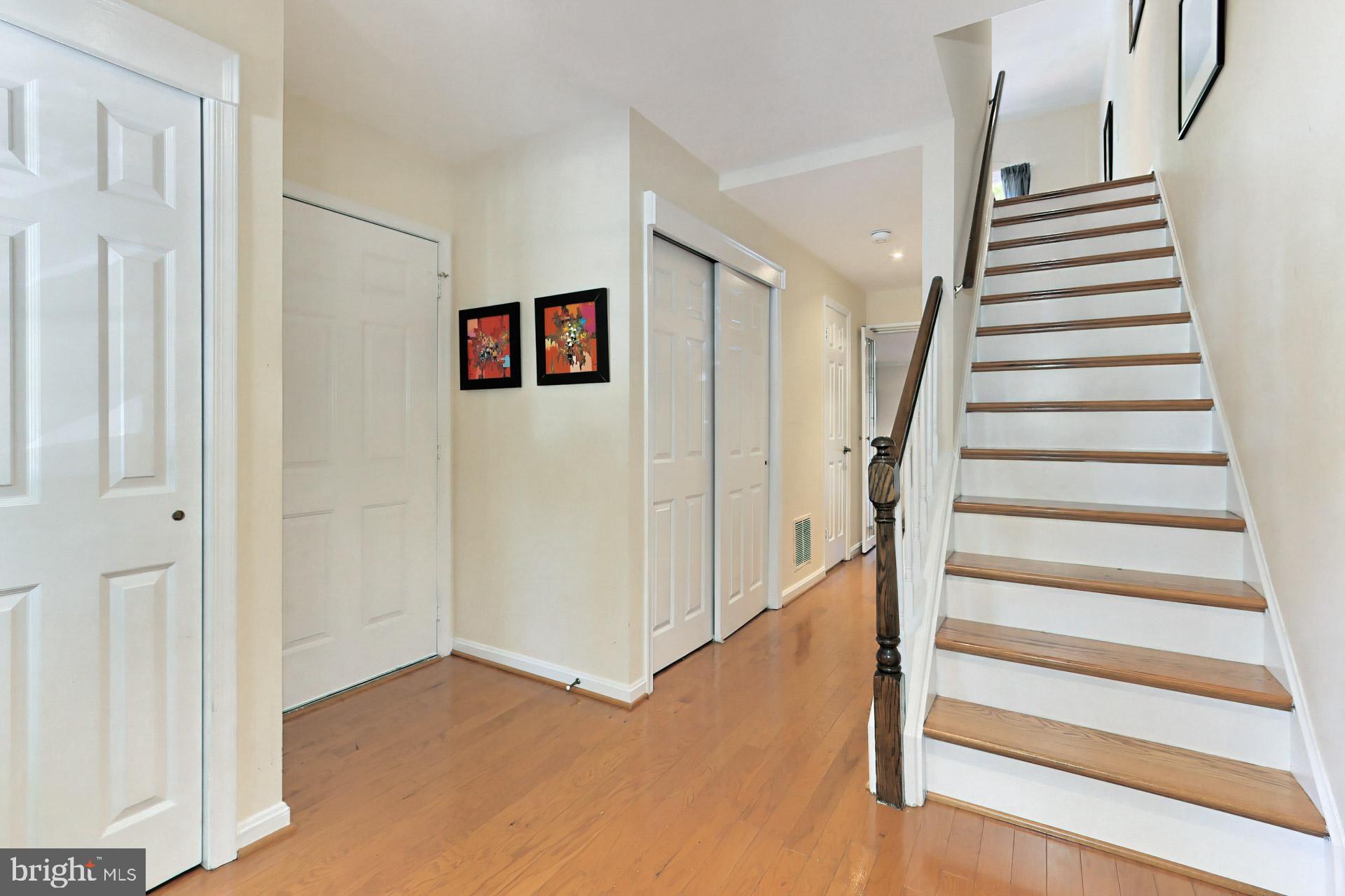 2941 Oakborough Square Oakton, VA 22124 - Photo 5 of 38