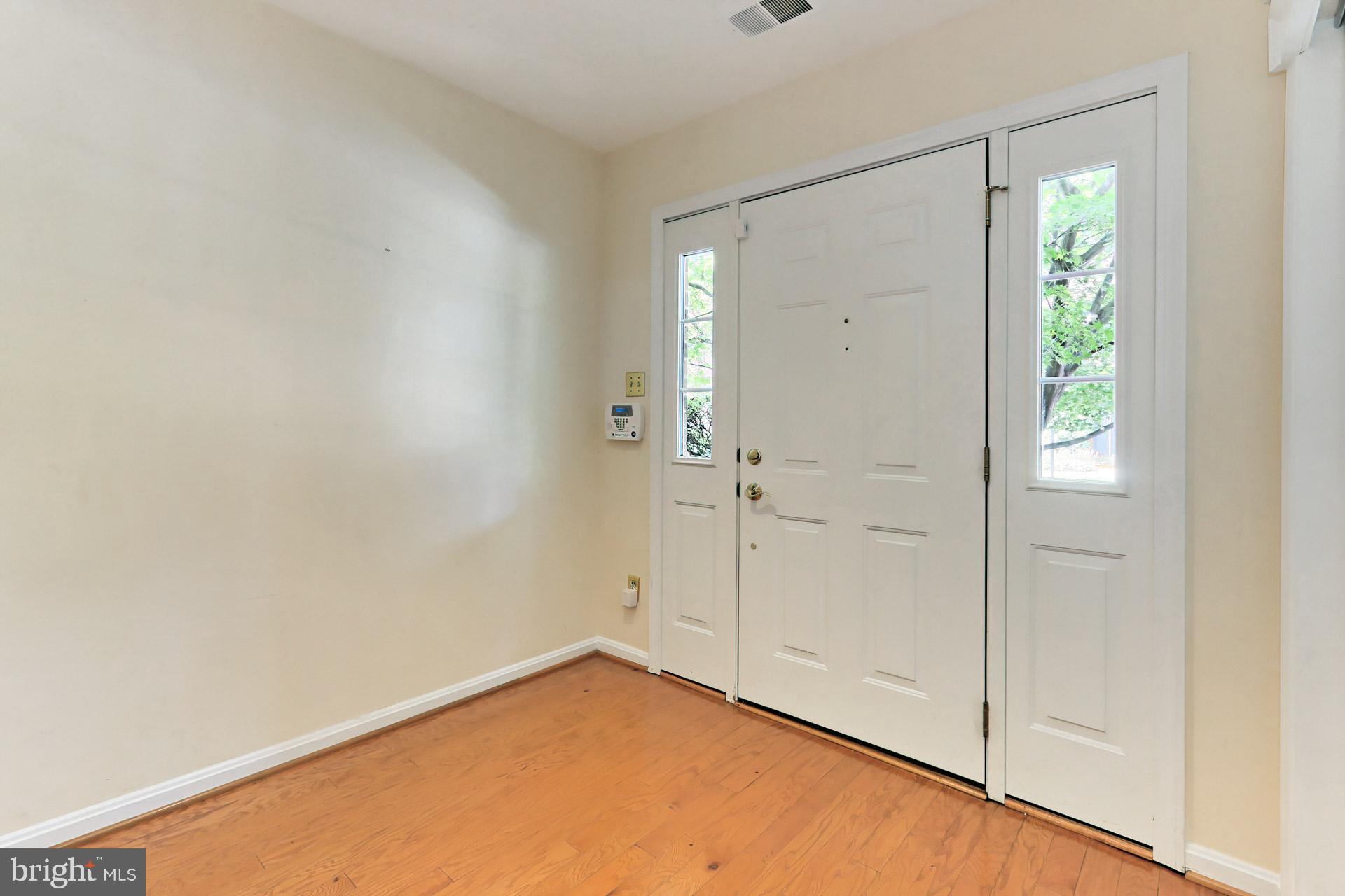2941 Oakborough Square Oakton, VA 22124 - Photo 6 of 38