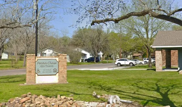 $507 | 106 Walnut Street, Hallettsville, TX 77964