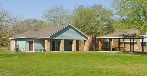 $720 | 106 Walnut Street, Hallettsville, TX 77964