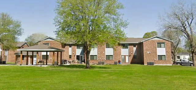 $507 | 106 Walnut Street, Hallettsville, TX 77964