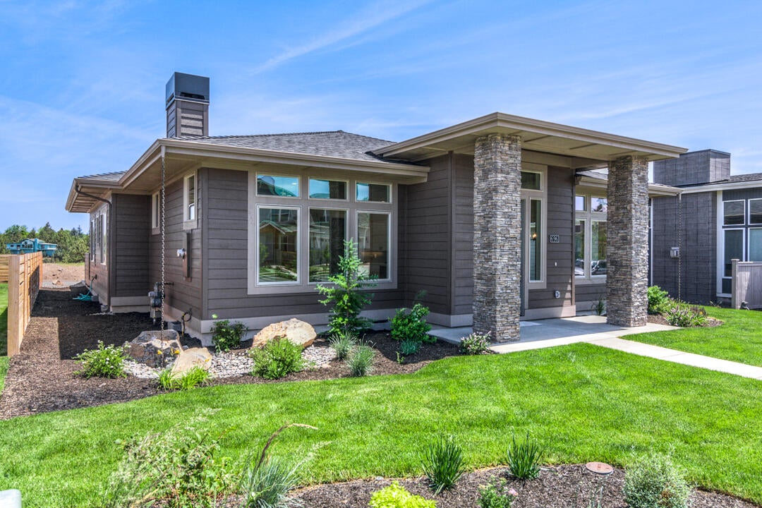 696 Northwest Rimrock Drive Redmond, OR 97756 - Photo 2 of 41 Rimrock Ct NW 696 Web (1 of 35)