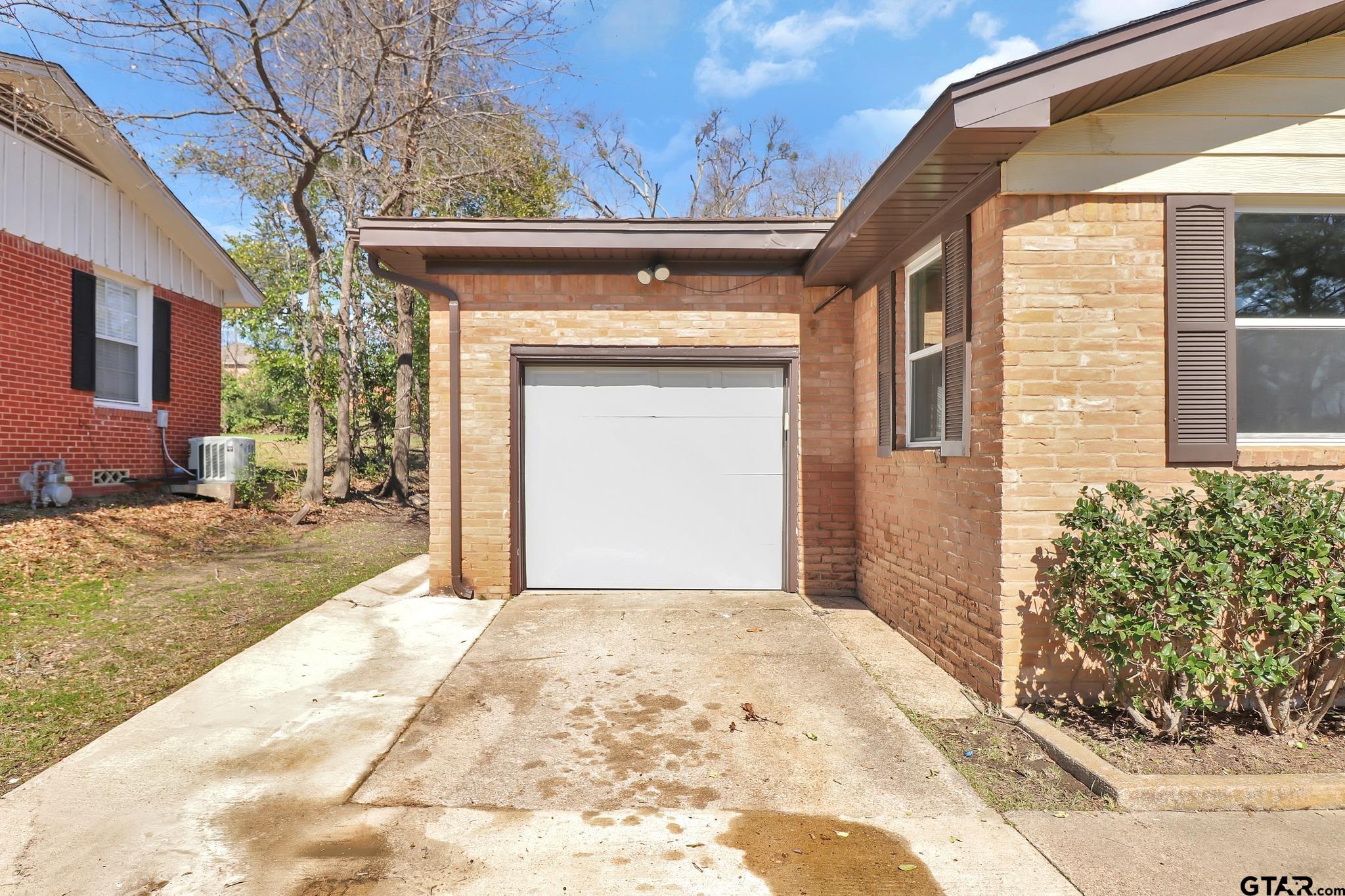 2031 Lee Street Tyler, TX 75702 - Photo 3 of 19